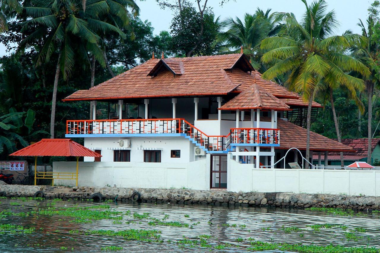 Chaandhni Lake View Hotel Alappuzha Esterno foto