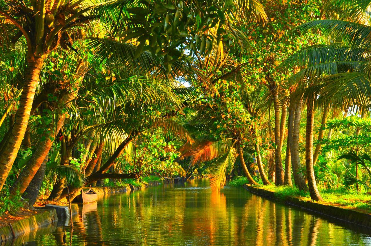 Chaandhni Lake View Hotel Alappuzha Esterno foto